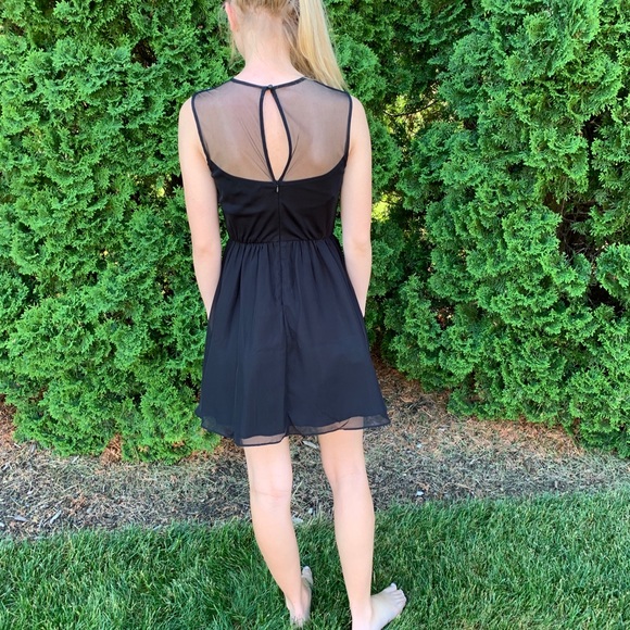 Short Black and Patterned Formal Dress - Picture 3 of 4